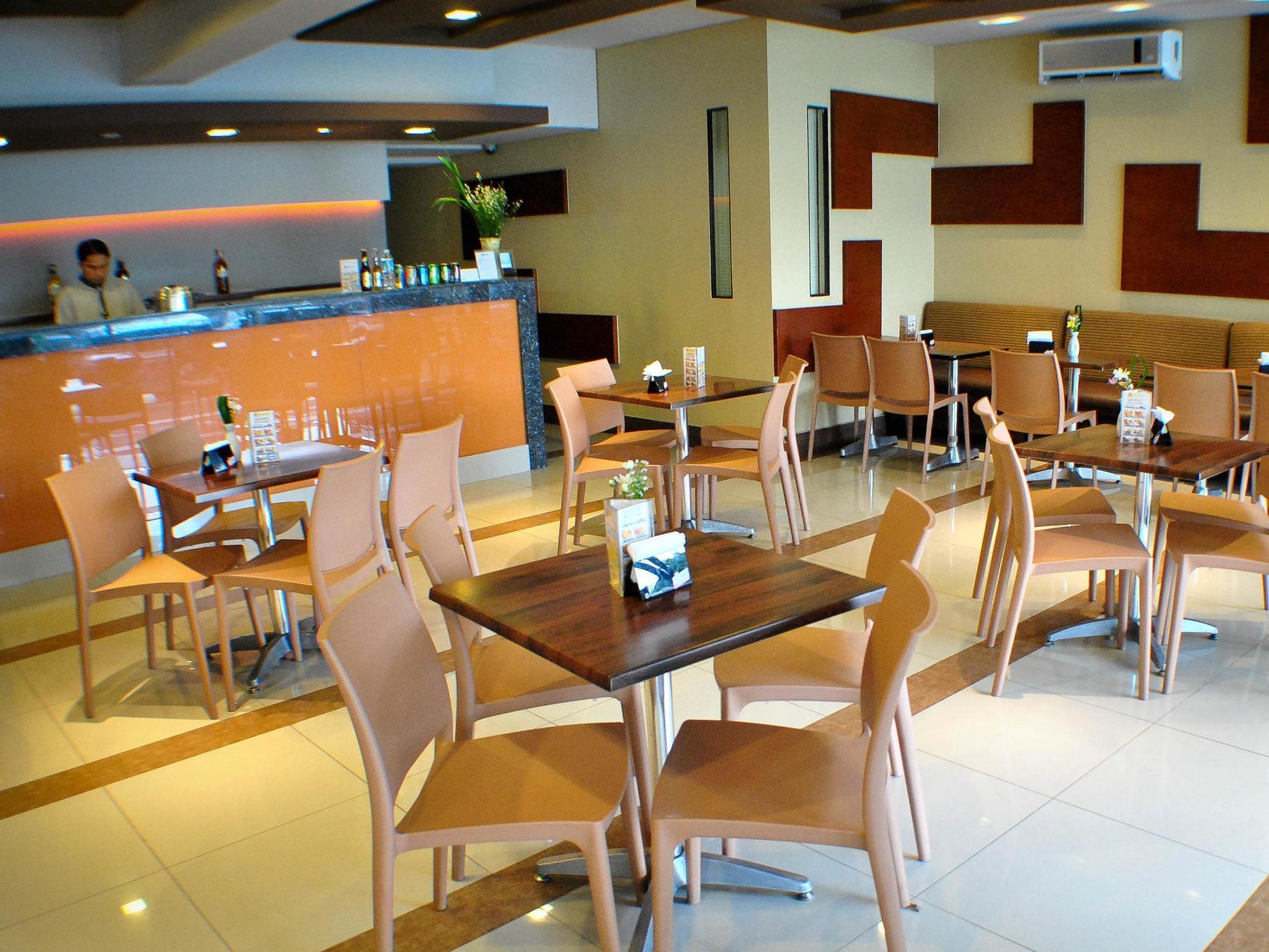 Fersal Hotel Kalayaan, Quezon City Eksteriør billede