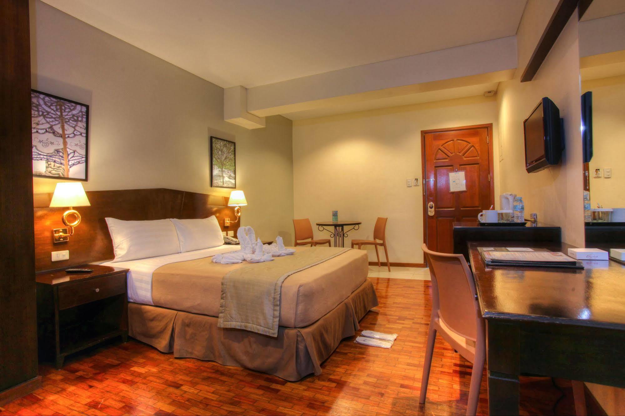 Fersal Hotel Kalayaan, Quezon City Eksteriør billede